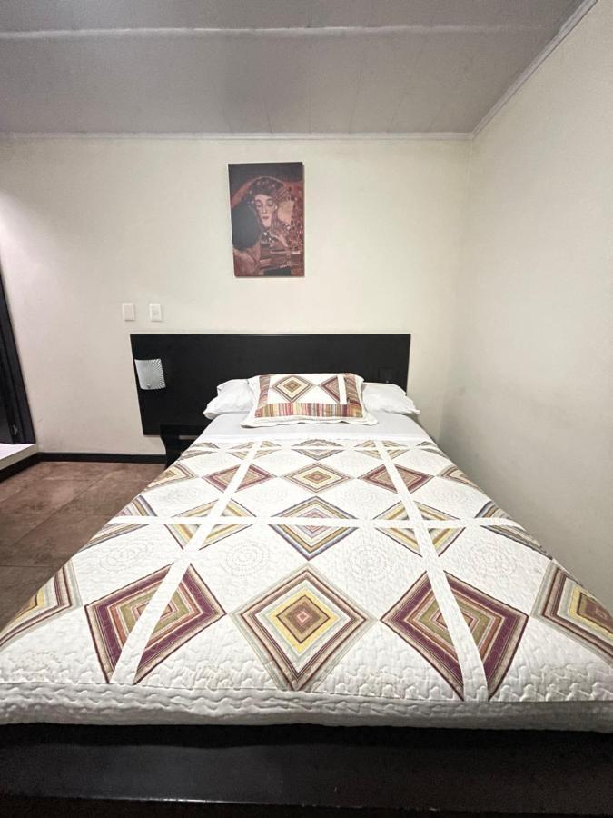 Hotel Alojate In Bogotá Zewnętrze zdjęcie